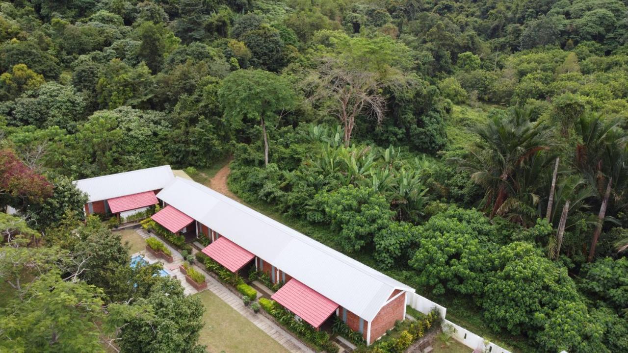 Hujung Kampung Resort Pantai Cenang  Exterior photo