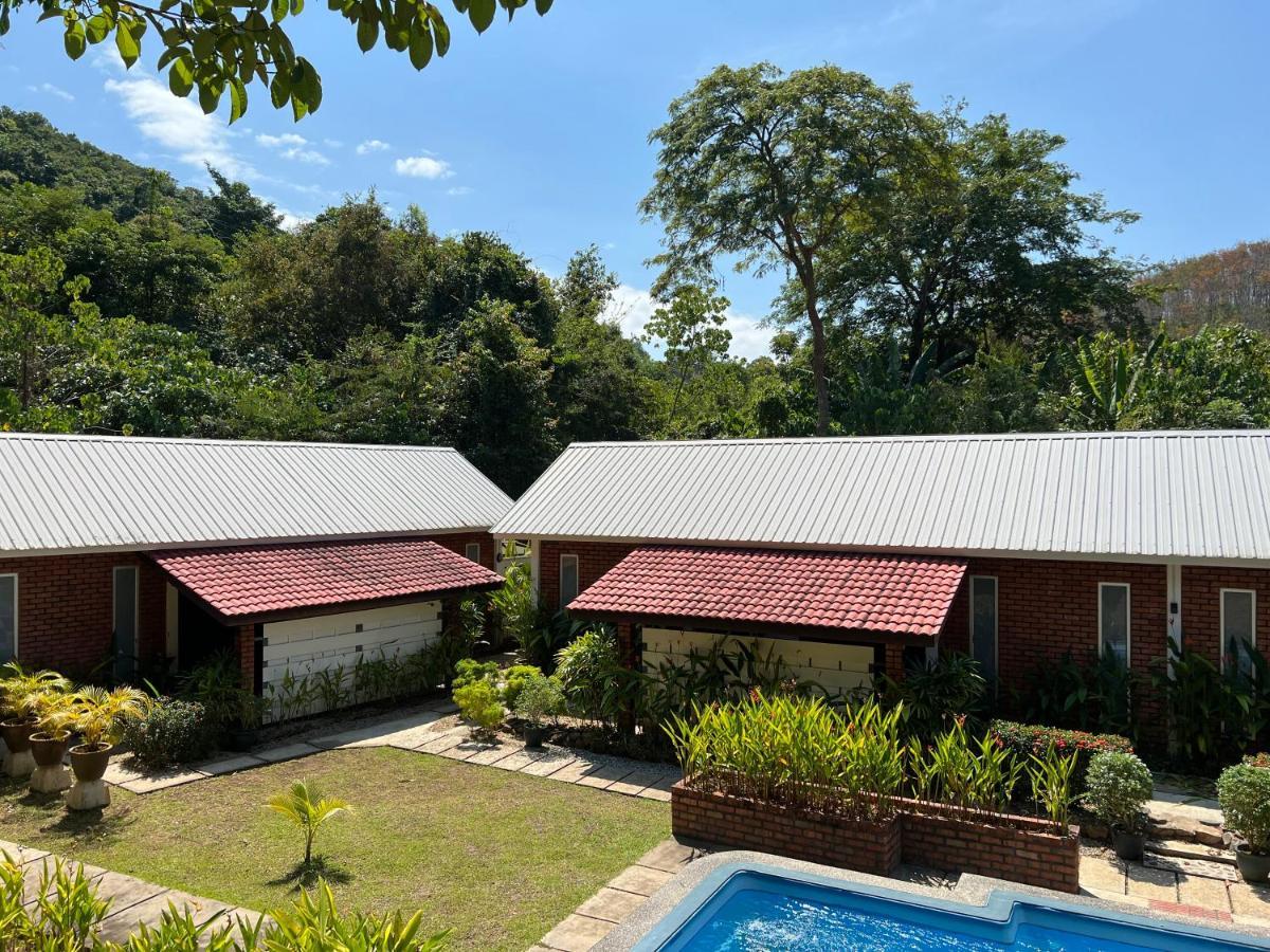 Hujung Kampung Resort Pantai Cenang  Exterior photo