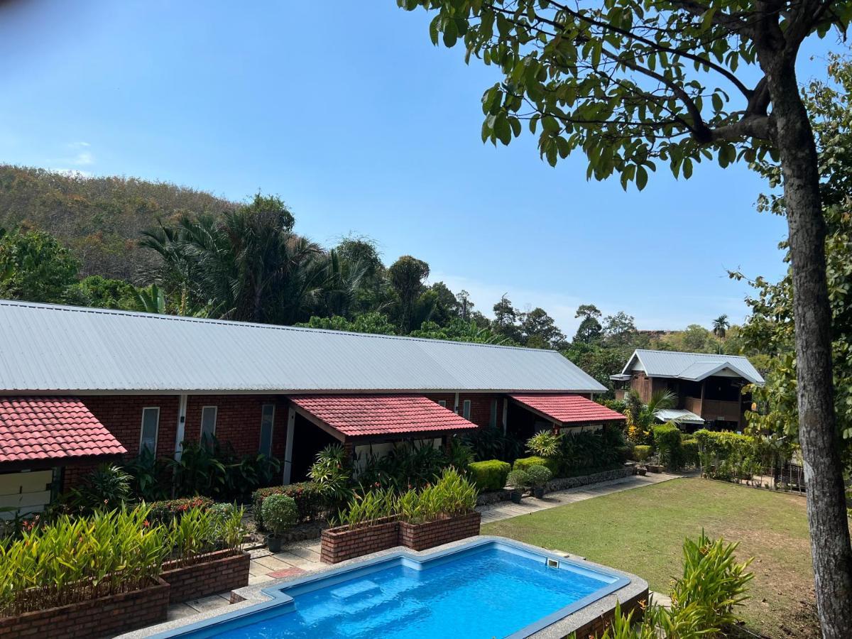 Hujung Kampung Resort Pantai Cenang  Exterior photo