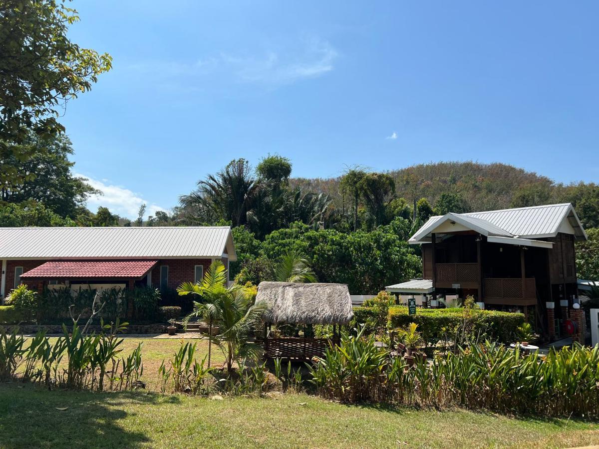 Hujung Kampung Resort Pantai Cenang  Exterior photo