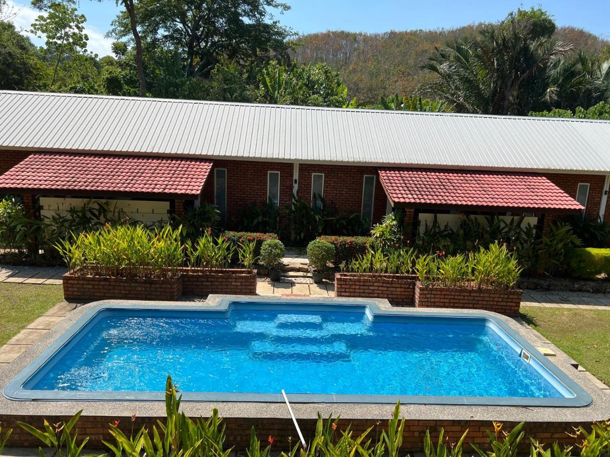Hujung Kampung Resort Pantai Cenang  Exterior photo